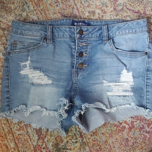 Shorts - Picture 4 of 5